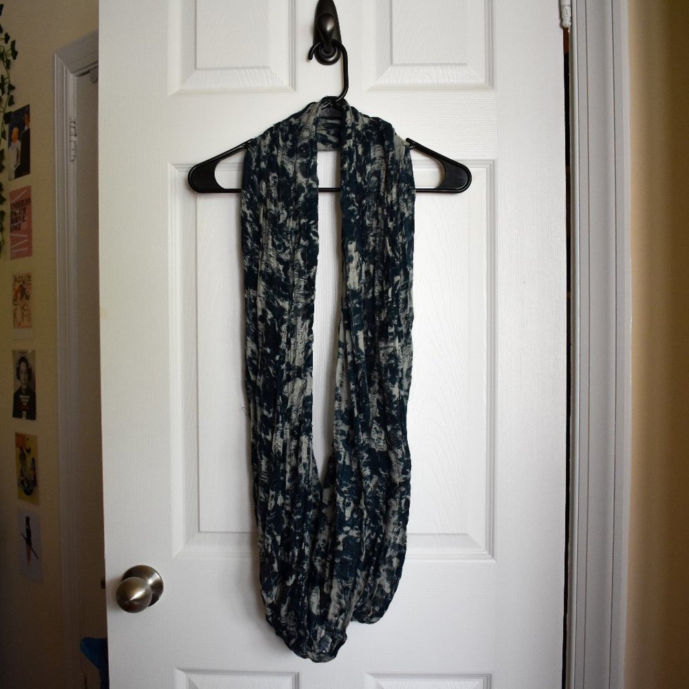 UO Tie Dye Pattern Blue Infinity Scarf